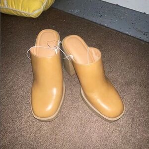 Size 11 Women - Universal Thread Tan Clogs | NEW